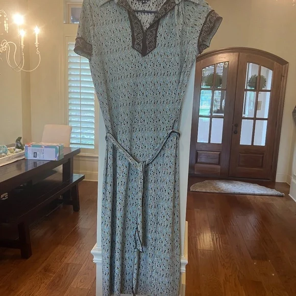 Dress - Picture 1 of 3